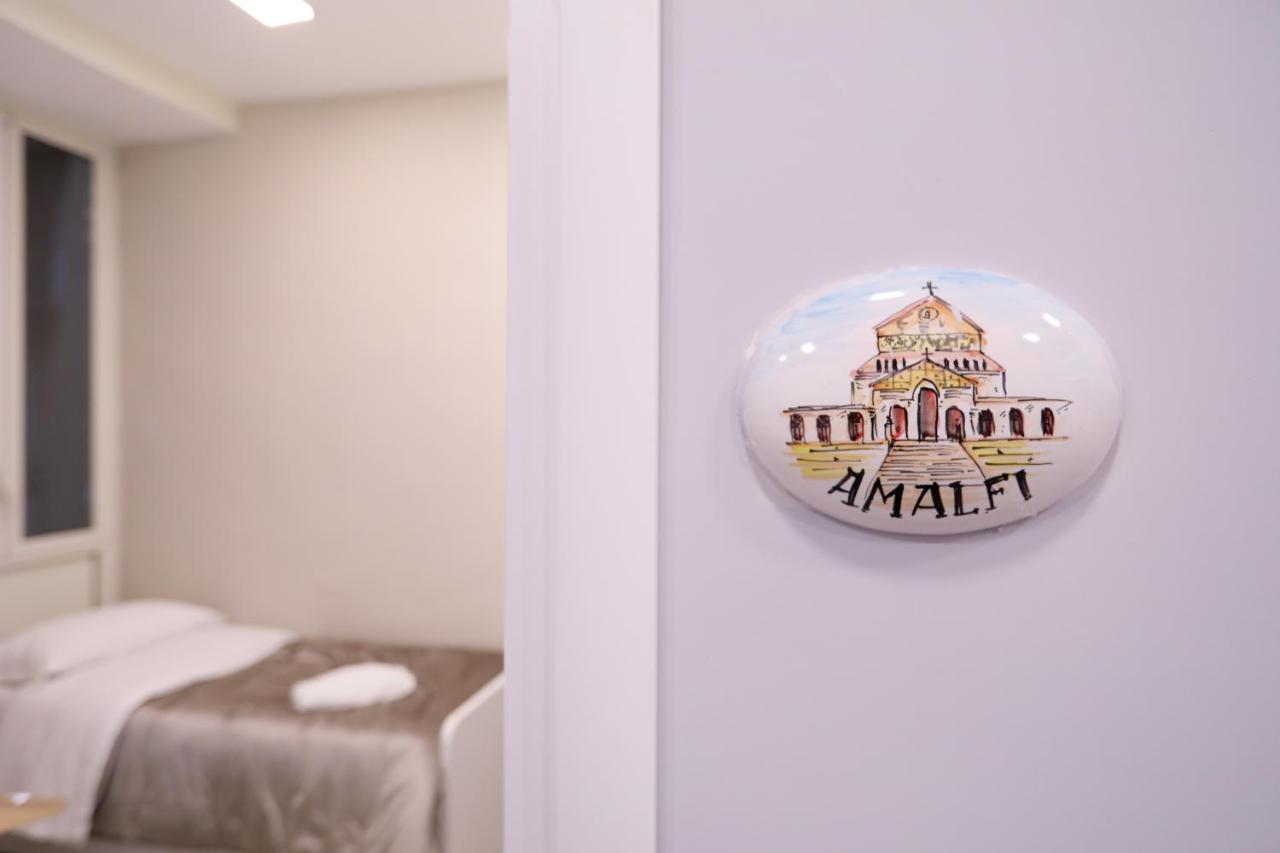 Residenza Esposito Economy Rooms Napoli Bagian luar foto