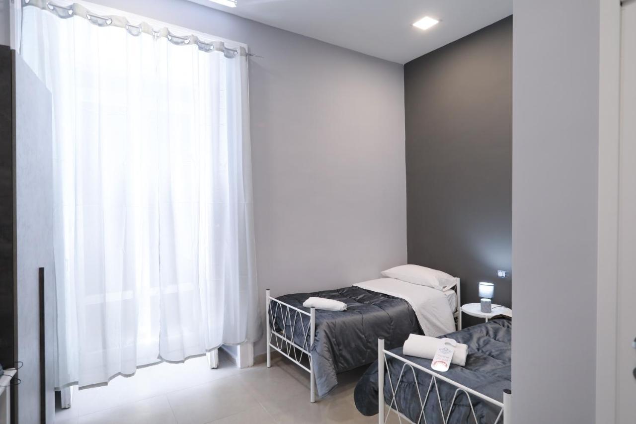 Residenza Esposito Economy Rooms Napoli Bagian luar foto
