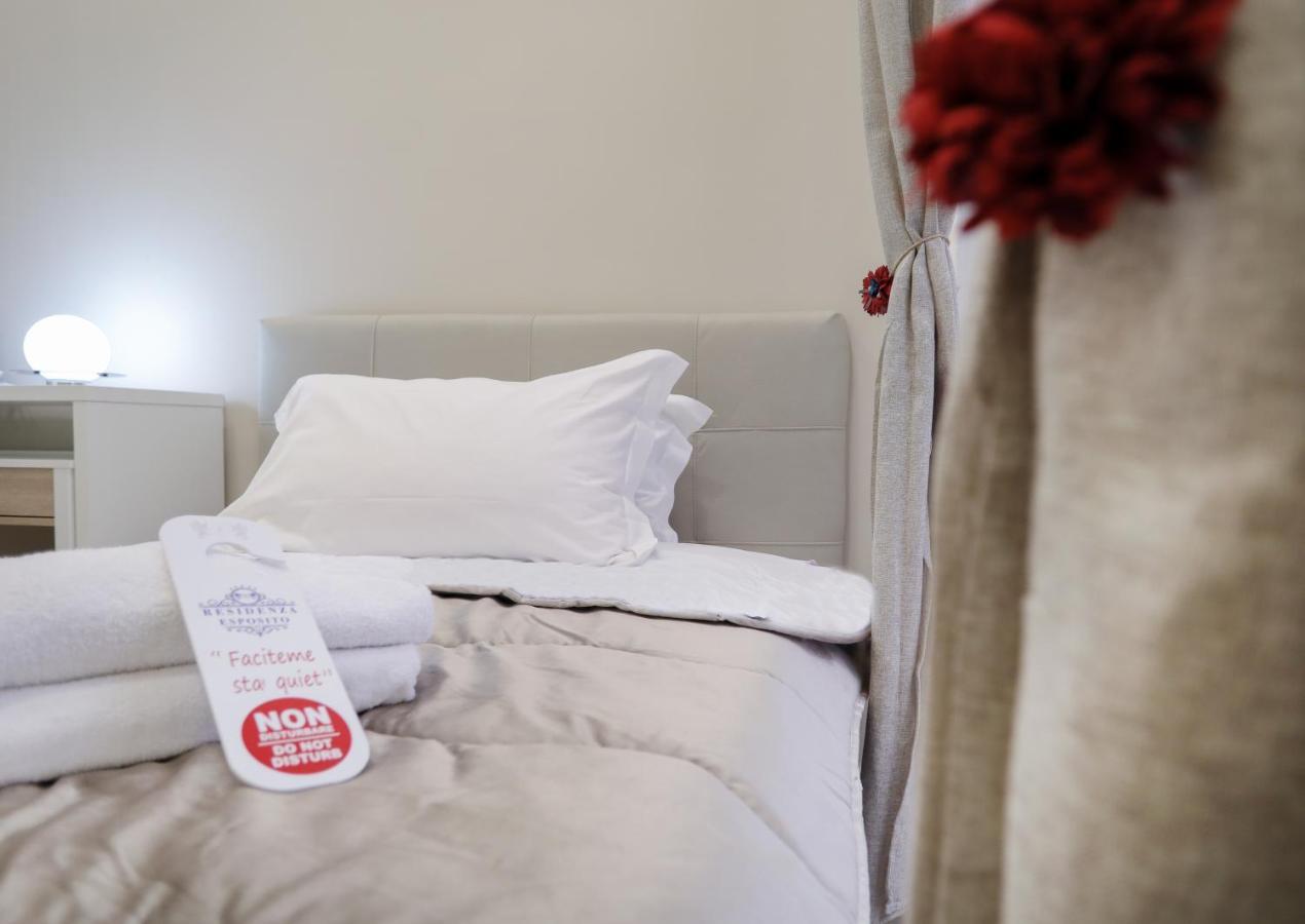 Residenza Esposito Economy Rooms Napoli Bagian luar foto
