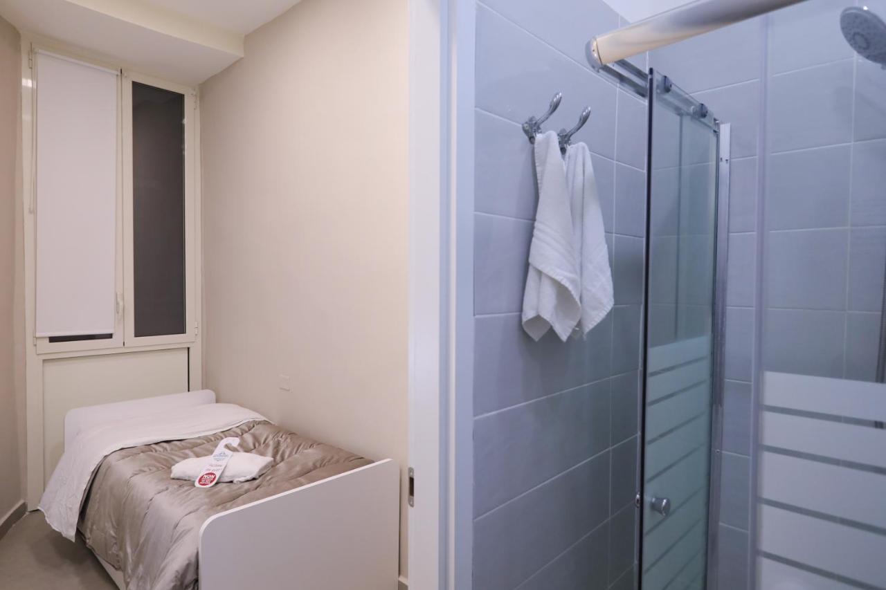 Residenza Esposito Economy Rooms Napoli Bagian luar foto