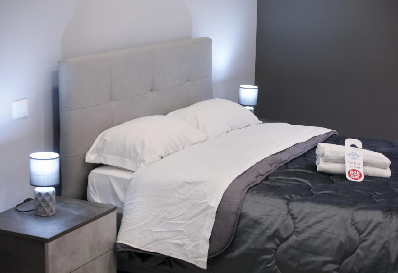 Residenza Esposito Economy Rooms Napoli Bagian luar foto