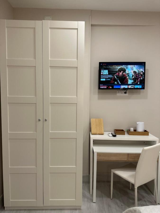 Residenza Esposito Economy Rooms Napoli Bagian luar foto