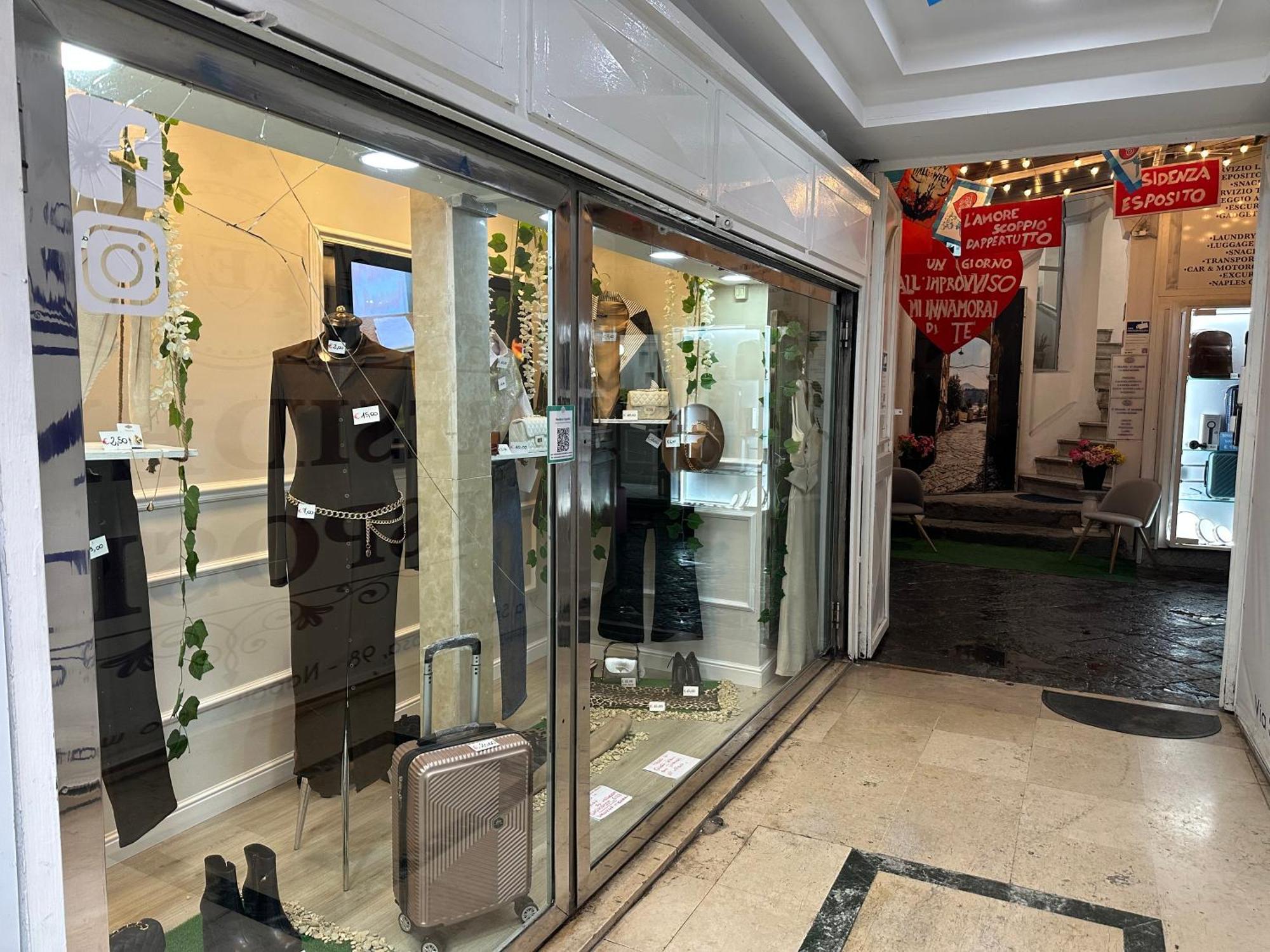 Residenza Esposito Economy Rooms Napoli Bagian luar foto