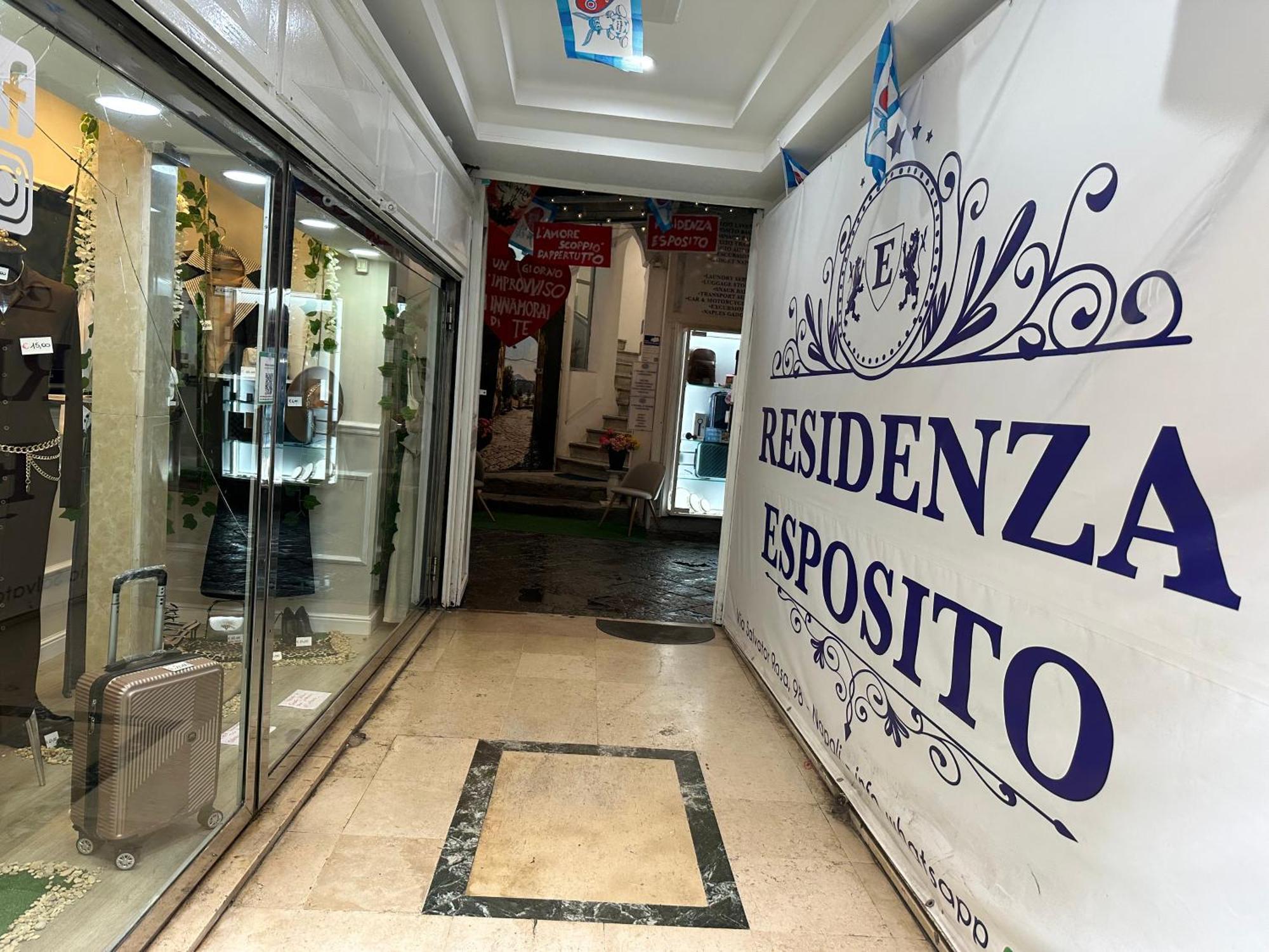 Residenza Esposito Economy Rooms Napoli Bagian luar foto