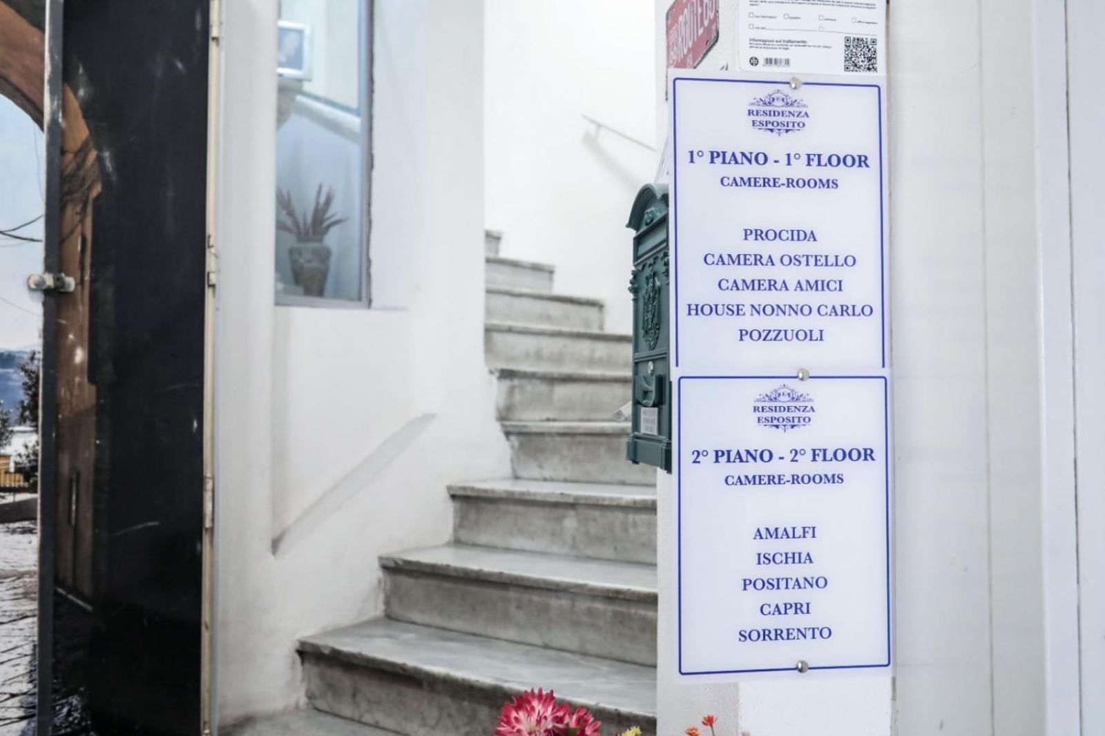 Residenza Esposito Economy Rooms Napoli Bagian luar foto