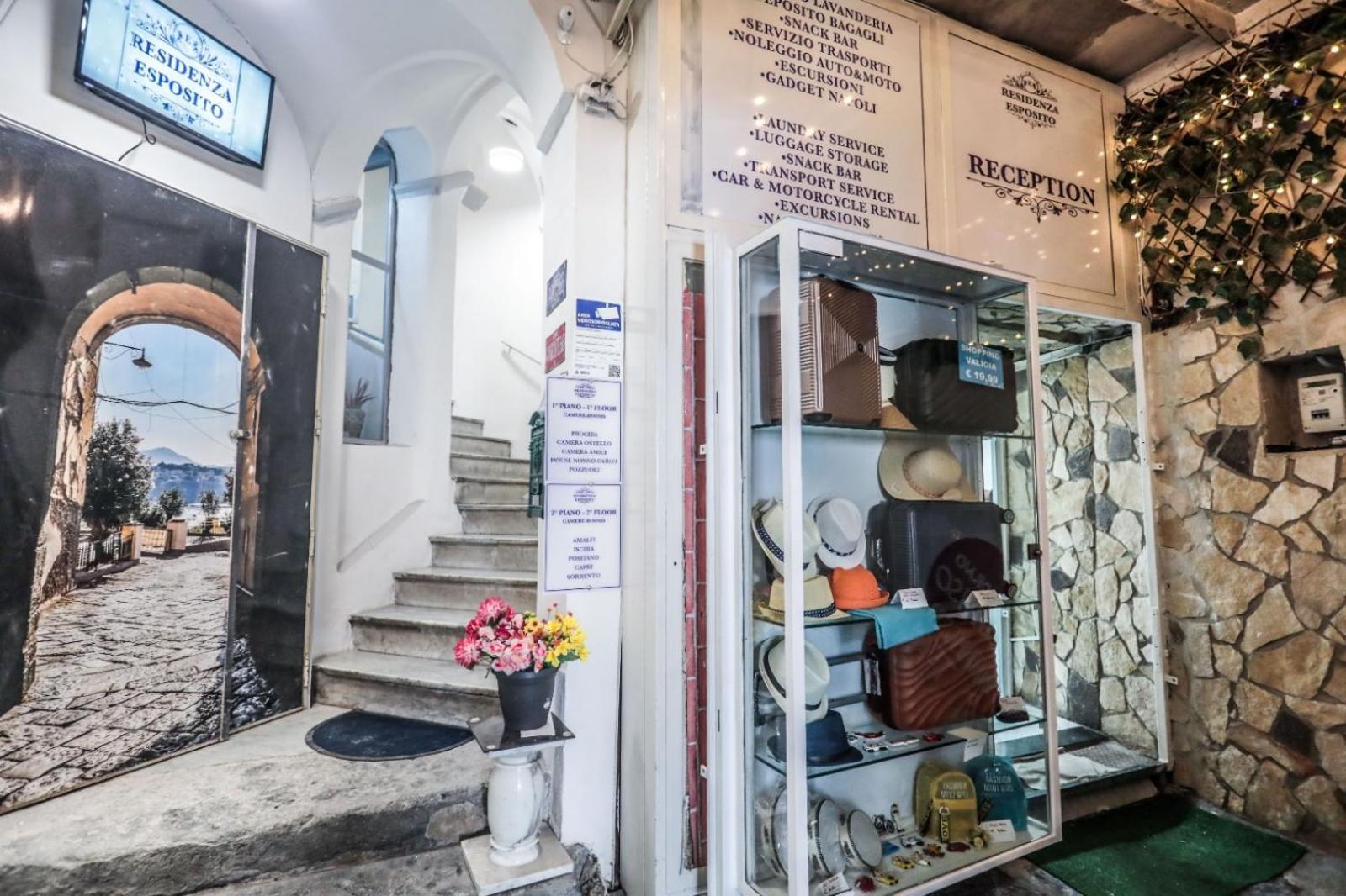 Residenza Esposito Economy Rooms Napoli Bagian luar foto