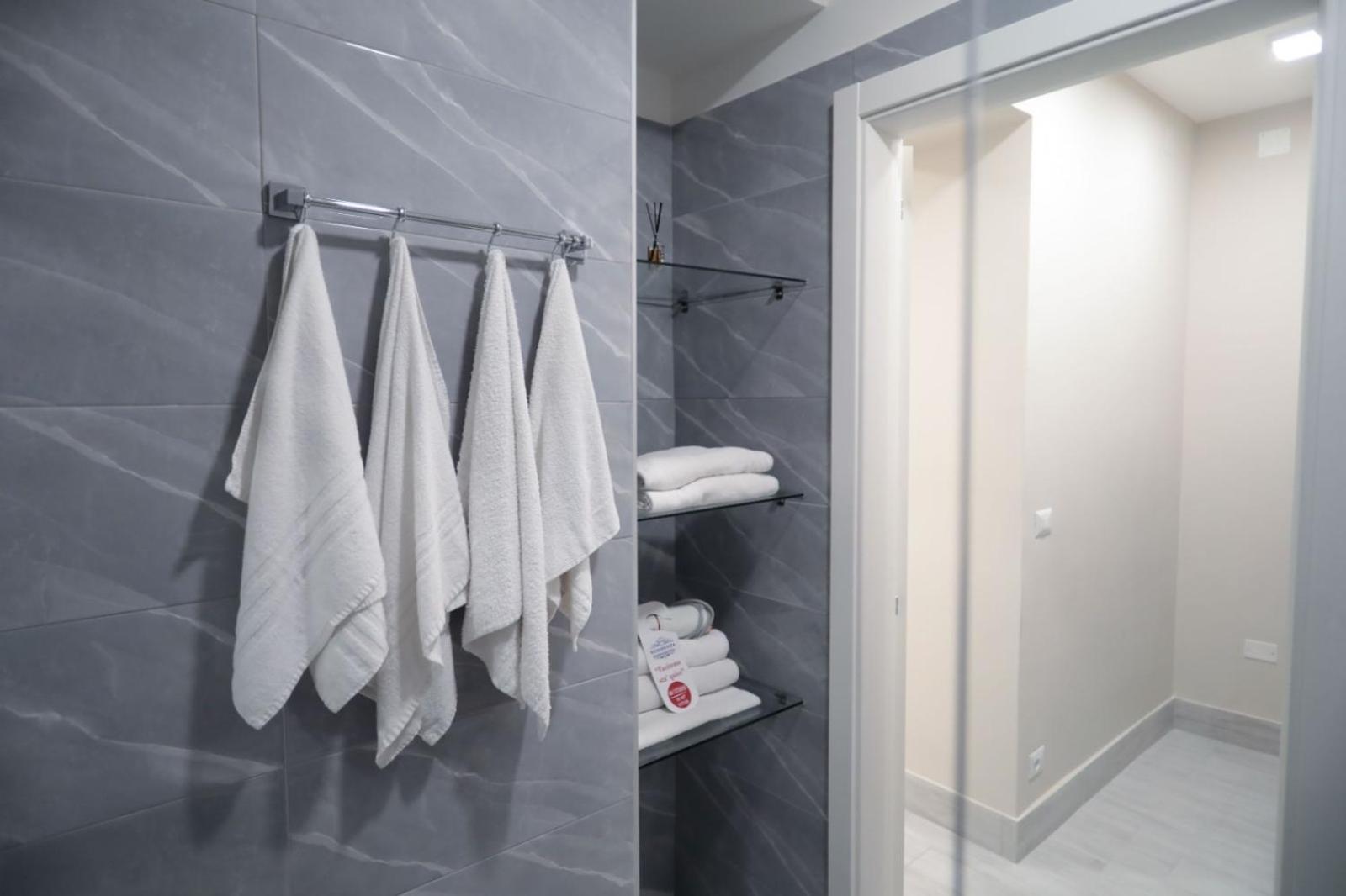 Residenza Esposito Economy Rooms Napoli Bagian luar foto