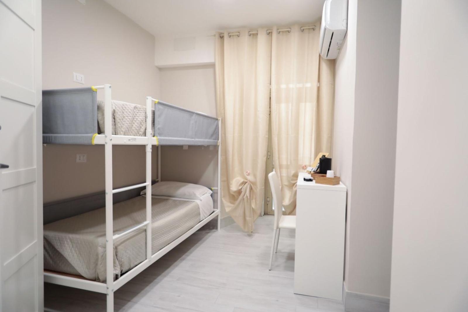 Residenza Esposito Economy Rooms Napoli Bagian luar foto