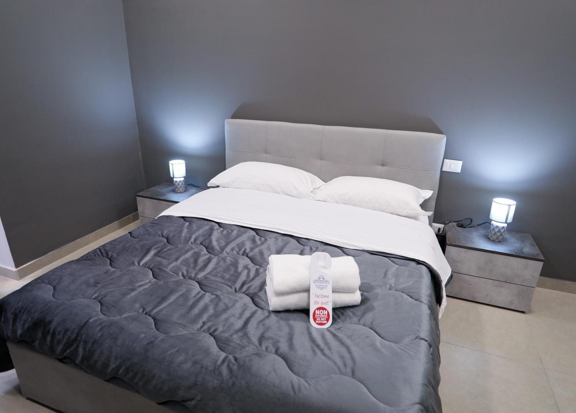 Residenza Esposito Economy Rooms Napoli Ruang foto